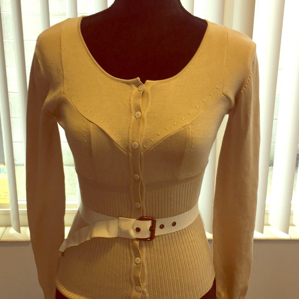 Beige fitted cardigan with belt